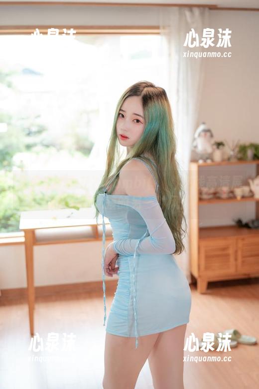 夏季里的雪花？Bambi(밤비)在线高清展示圣诞女孩的另一种风情！