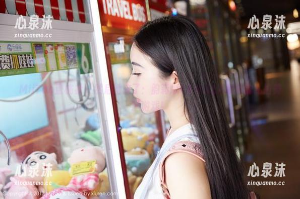 MiiTao蜜桃社 - 然后她来了：韵莉娜VANILLA和她的私拍美腿游戏！