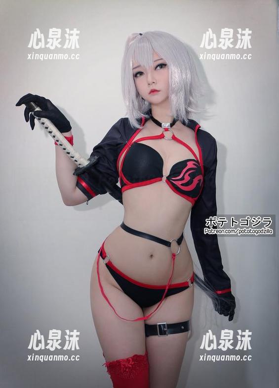 PotatoGodzilla 分享大作战:PotatoGodzilla水手服套图,谁说只能严肃!