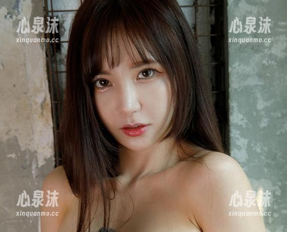 Seoyool(서율)的Ready-白色作品集中，清新又透光，真的毫不费力。