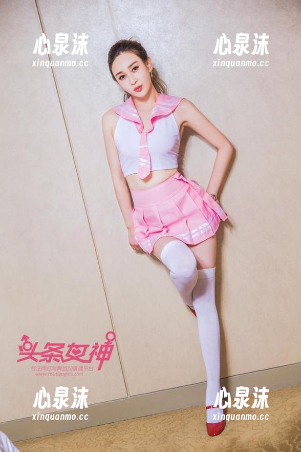 TouTiao头条女神-张蓝欣 TouTiao头条女神 - 张蓝欣与她的连体衣:套图中的优雅与随意交织。