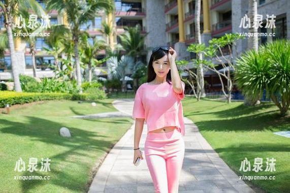 TuiGirl推女郎-艾栗栗 TuiGirl推女郎 - 艾栗栗的旗袍摆动:照片里的风带着诗意