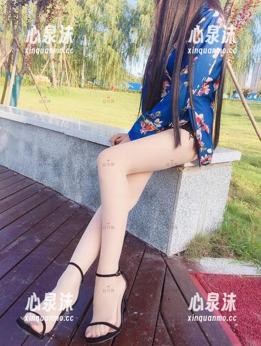 丝月神 微密圈 - 丝月神的肉丝香槟高跟,高清到让人停不下来!!!图片溢出屏幕
