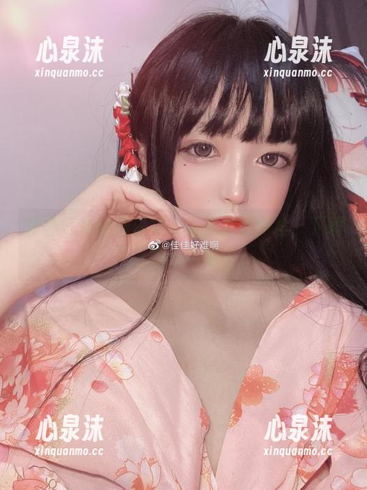 佳佳好难啊 佳佳好难啊携白衬衫入侵你的网盘,下载不下载,纠结中。