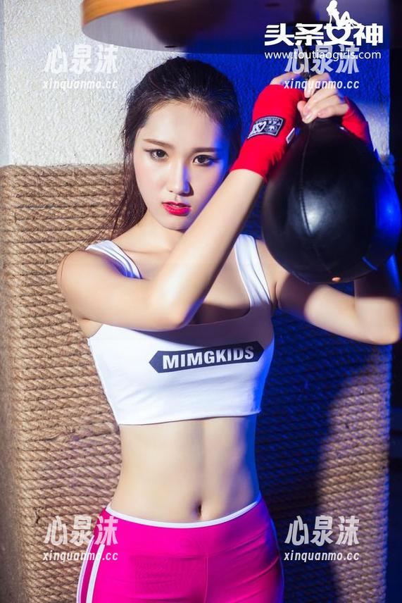 头条女神 - 火儿再现美脚福利，直击你的小心脏！