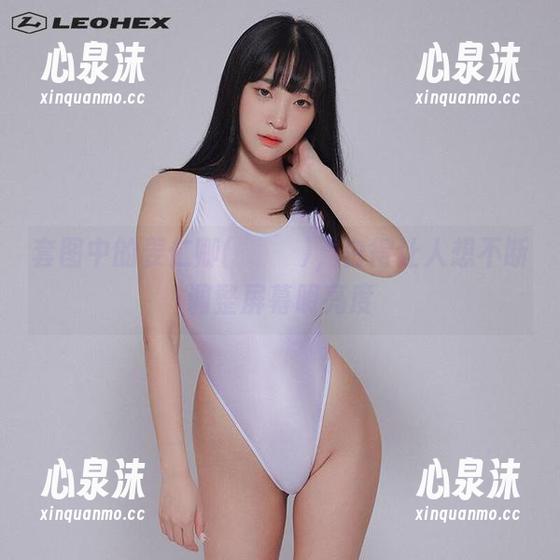 套图中的姜仁卿(강인경)，白得让人想不断调整屏幕明亮度