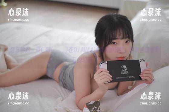 音乐响起，姜仁卿(강인경)在DJAWA泳池边的美图，图集里藏着夏日的幻影。