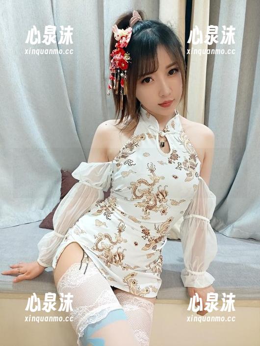 偷看小女巫露娜的眼镜图包，大概是你会一时间毛估估的迷失。