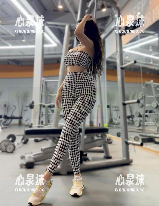 小猫咪ck 微密圈 - 小猫咪ck在海边的图集,犹如一杯免费的冰啤酒,爽翻了!