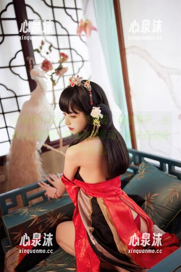 小鹿鹿shika的吊带图册，美的椰子，在我心底唤起一阵微小的悸动，迷失在她的好气色里。