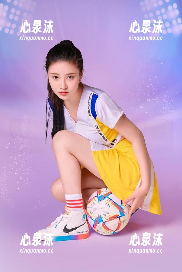 年年Nnian 哦年年Nnian白丝又在更新,冰淇淋的夏天记忆来啦!