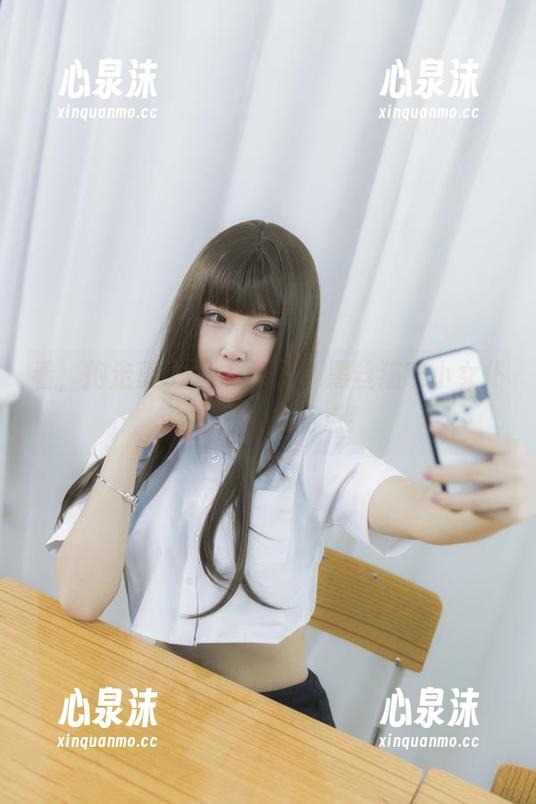 看，抱走莫子aa又来了，黑丝猫咪小女仆套图，赞到高点！
