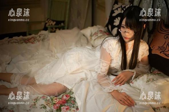 晓美妈的泳装照片合集，难道这是游泳的正确姿势？