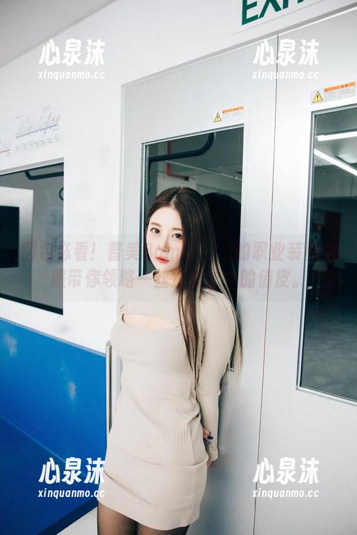 图包必看！普美Bomi(보미)的职业装私房照带你领略一丝正装之中的俏皮。