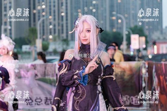 蓄势待发，桃墨公子的美腿cos，套图看过瘾吗？