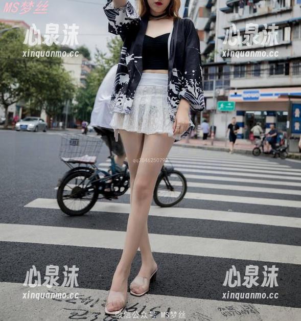 梦丝女神-小亦菲 梦丝女神 - 当小亦菲和超小蛮腰一起化妆,全套图片给你新的困惑。