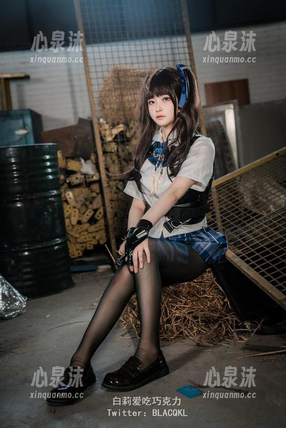 白莉爱吃巧克力的精选COS，勾魂妮露，谁能拒绝？