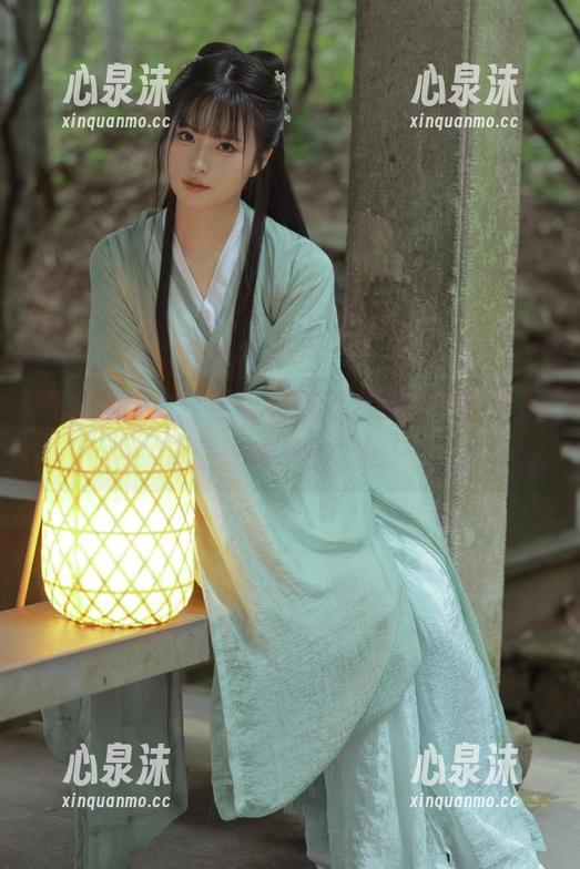 气温骤降，白莉爱吃巧克力的私拍皮衣资源，也太冷酷了吧！