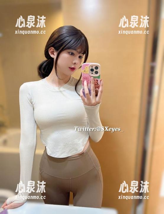 听说眼酱大魔王w的新作T恤白丝，能有效抵挡无聊！