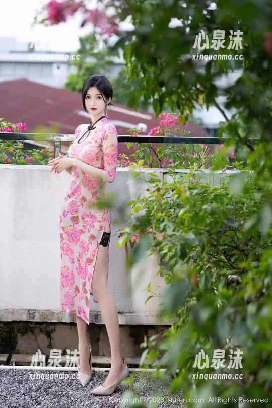 秀人网-九千柒柒 秀人网 - 我以为免费美图就该平庸,没想到九千柒柒的苗条制服妹子让我重新审视了审美。