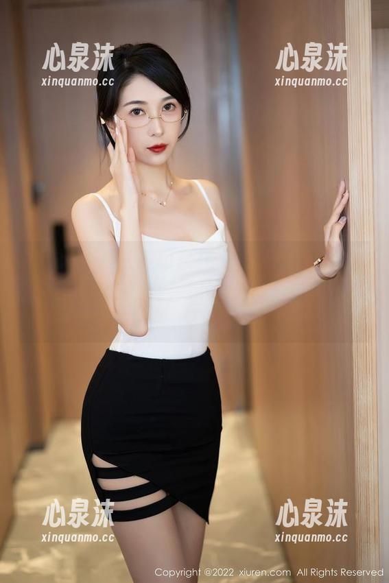 秀人网-周美美alicia 秀人网 - 周美美alicia在水中打的泡泡,是不是也是在提醒我下载她的泳装套图呢?