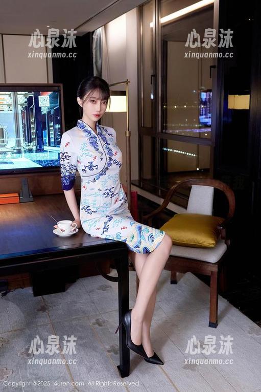秀人网-夏诗诗Sally 秀人网 - 原图在这里,夏诗诗Sally带我的目光在“灰丝”上徘徊