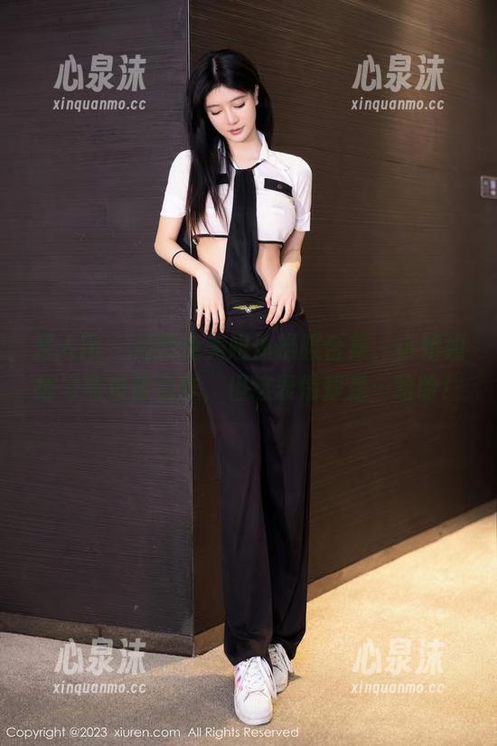 秀人网 - 月野兔美妞体操服合集，小姐姐练习高难度动作，但这表情却是…哈哈！