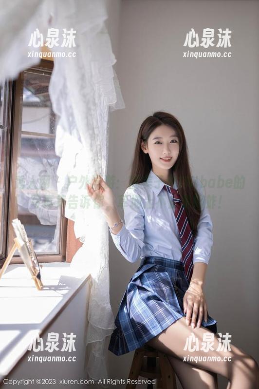 秀人网-糯美子MINIbabe 秀人网 - 户外漫游:糯美子MINIbabe的写真集告诉你,草地上不止是蚂蚱!