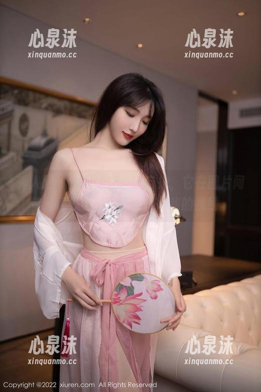 秀人网-金纯一 秀人网 - 这是金纯一的自拍,它在图片间传递着温柔的分享,捉住我的视线。