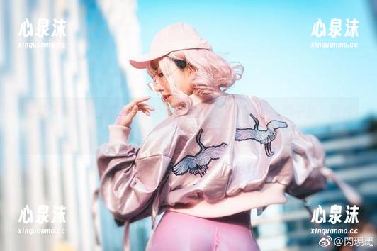 浮夸又真实，菌烨tako的乳胶紧身衣，没有圣光的干扰，图片里的每一寸都是瞩目