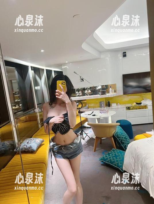 微密圈 - 原图亮相，关键时刻出现的护士白丝袜，葛征这次品位提升了？