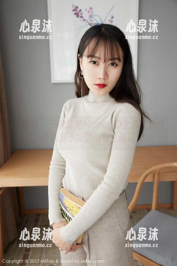 蜜桃社-萌美Moemi 蜜桃社 - 一组萌美Moemi的全套美脚图片,让我对小腿肌肉有了新认识!