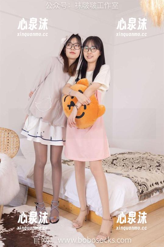 袜啵啵-小安 袜啵啵 - 小安白棉袜系列美图分享:我的袜子比你的裤子还抢镜。