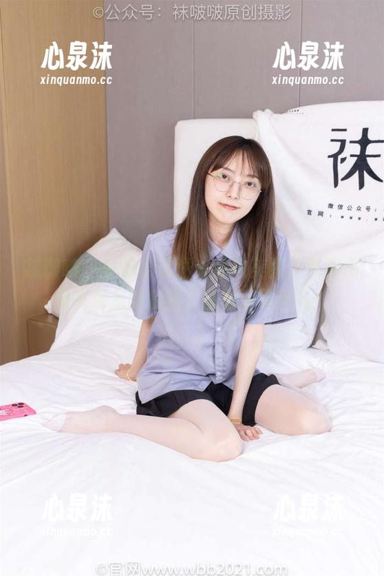 袜啵啵-小沫 袜啵啵 - 小沫给你送来精致美图,花絮也要有裸足的加持,图包表现不凡!