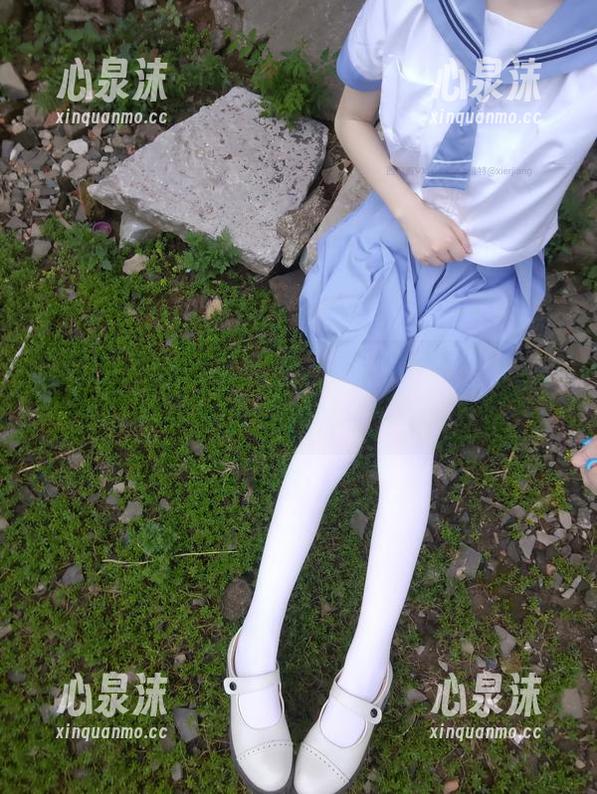 更新了，西尔酱死库水校服套图，太好奇这次她穿啥了！