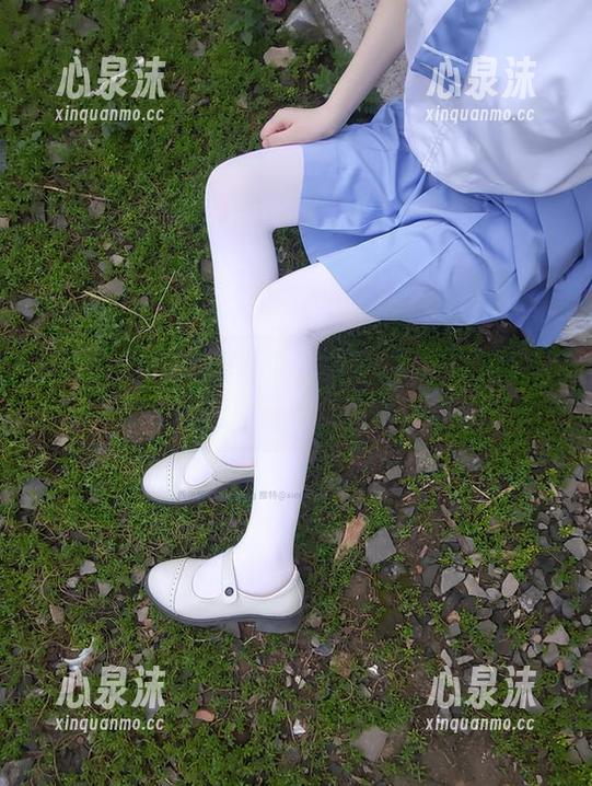 西尔酱 要说西尔酱的图集,不提福利就太不负责任了!足尖彩虹和JK白丝,都是心头好!