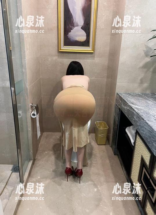 迷人的五姨太 微密圈 - 迷人的五姨太的私拍美图,这次选择了...天台派对?