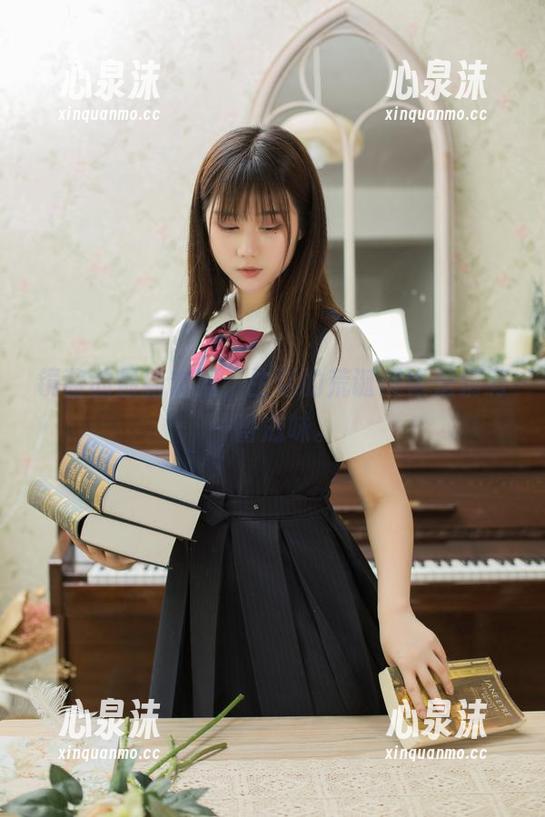 镜酱 镜酱的最新套图,生活的荒诞感也是别有一番滋味。