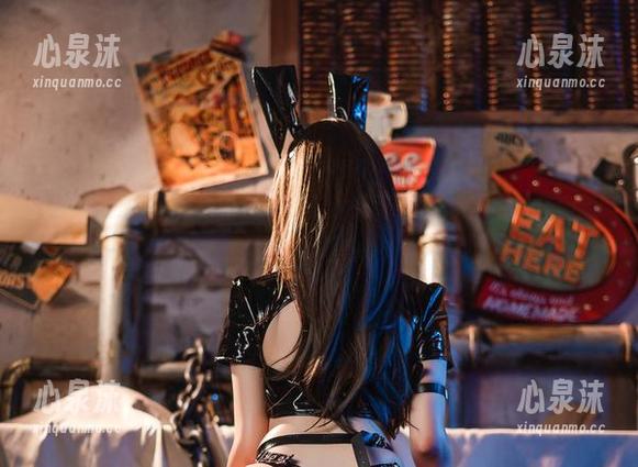 阿薰kaOri 作品名:白色,阿薰kaOri这位敢于冒险的博主,轻轻撩拨你的想象。