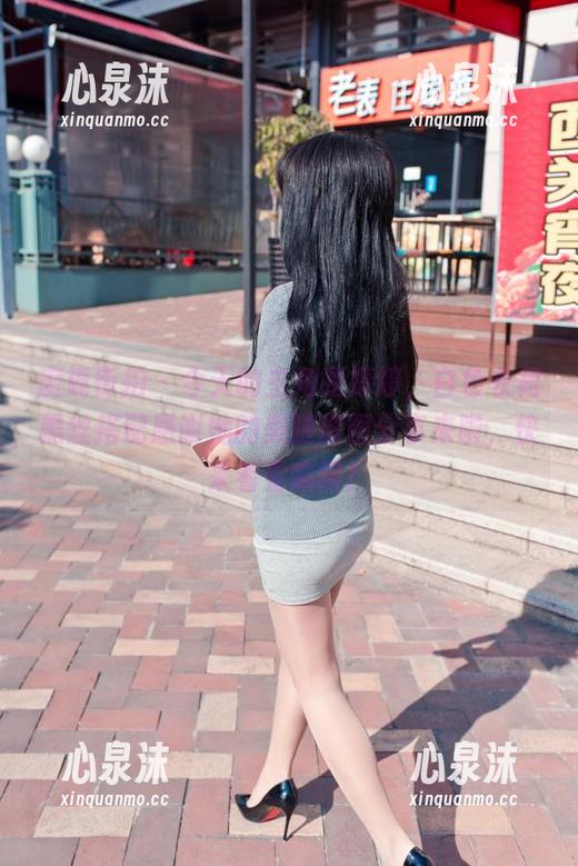 魔镜街拍-婷婷 魔镜街拍 - 今天的主角是婷婷,白色衣裙黑丝搭配感谢她的美腿原图分享来啦,快来看看嘛呵!