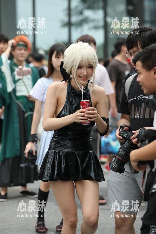 魔镜街拍写真：热裤穿搭宝典，带你遨游牛仔海洋！