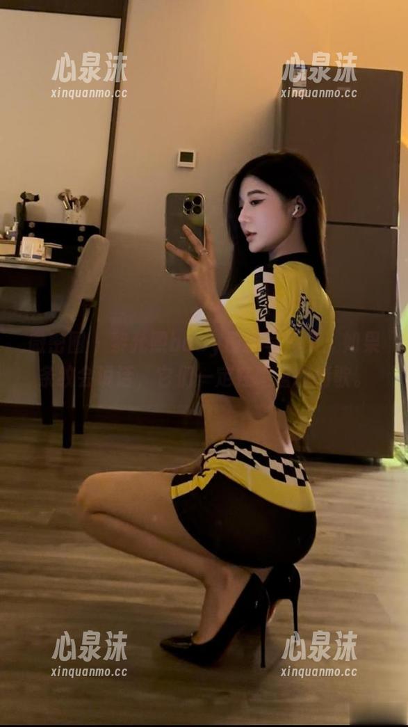 微密圈 - 黎允熙baby最新写真集：如果条纹会说话，它们一定在唱蓝白情歌。